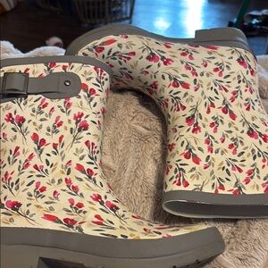 Chooka size 6 Floral Print Women's Rain Boots